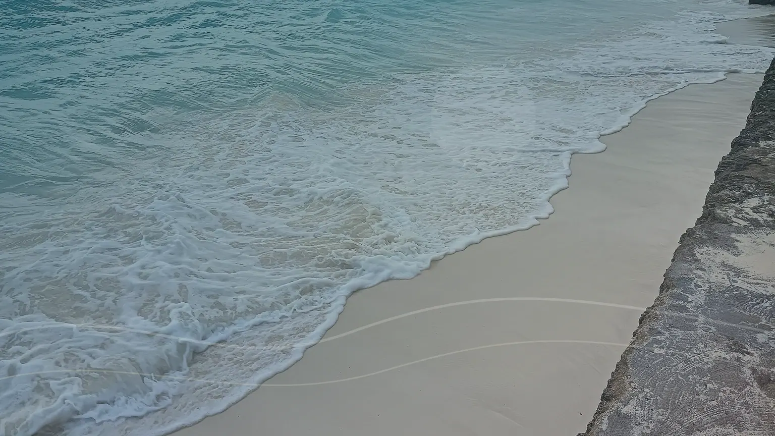 Praia calma de Zanzibar usada como imagem editorial de Kendwa ou Matemwe