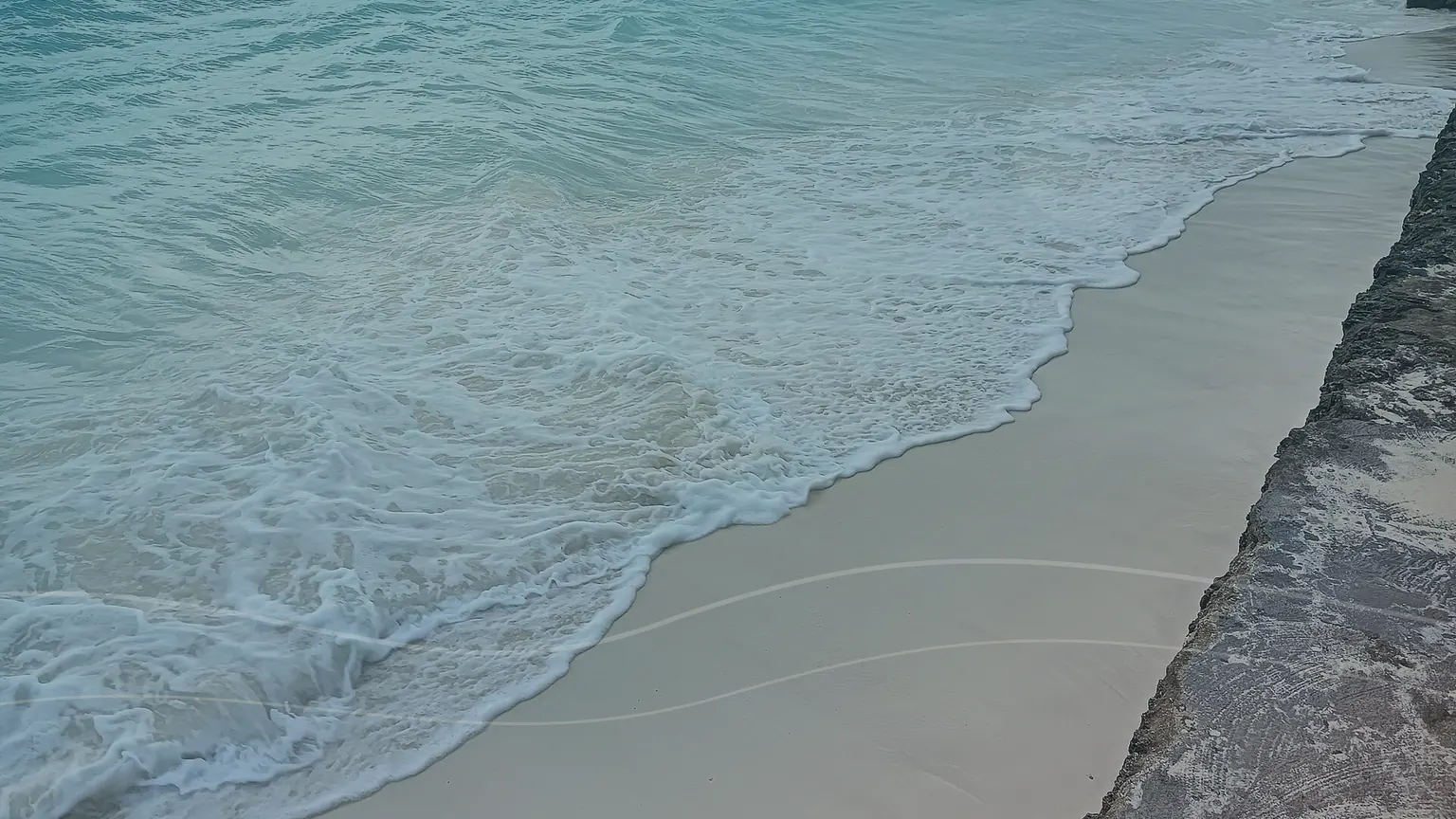 Praia de Zanzibar usada como imagem editorial para viagem em família