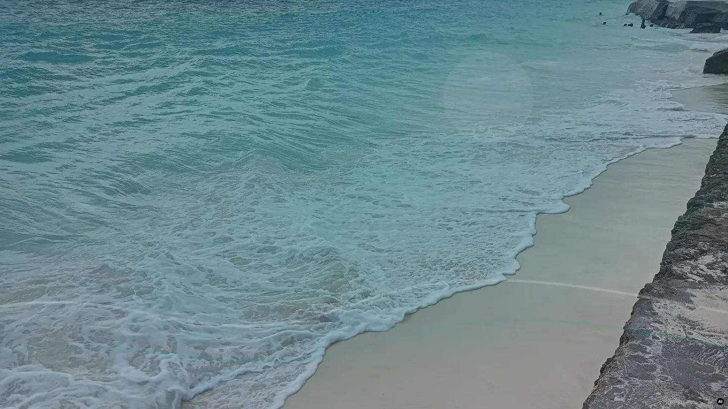 Telemóvel com mapa usado como imagem editorial para eSIM em Zanzibar