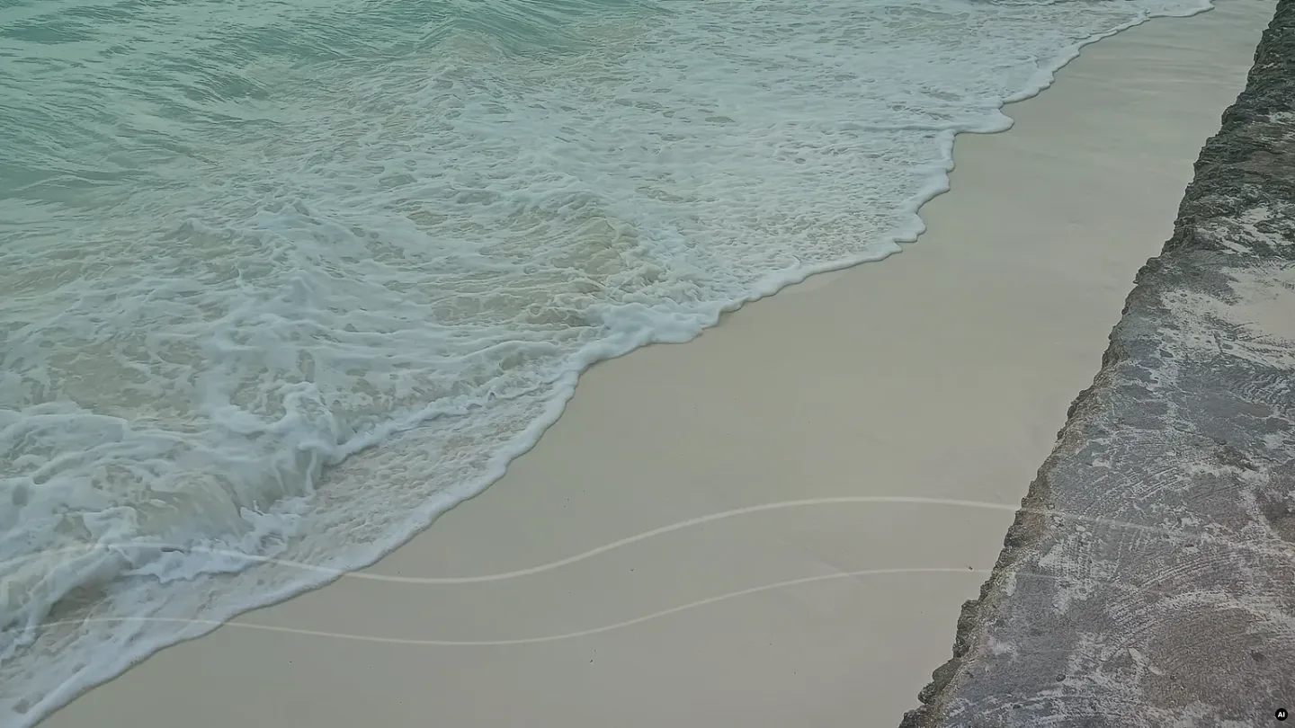 Costa tranquila de Zanzibar usada como imagem editorial de zonas calmas