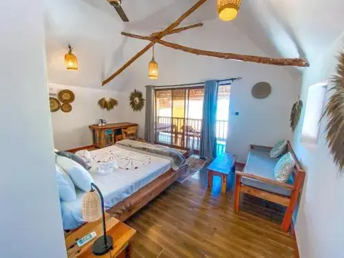 Um dos quartos apresentados na galeria do Ananda Beach Hotel, em Paje