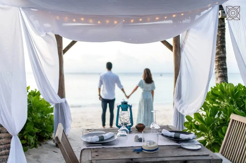 Mesa de jantar preparada junto à praia do Zuri Zanzibar